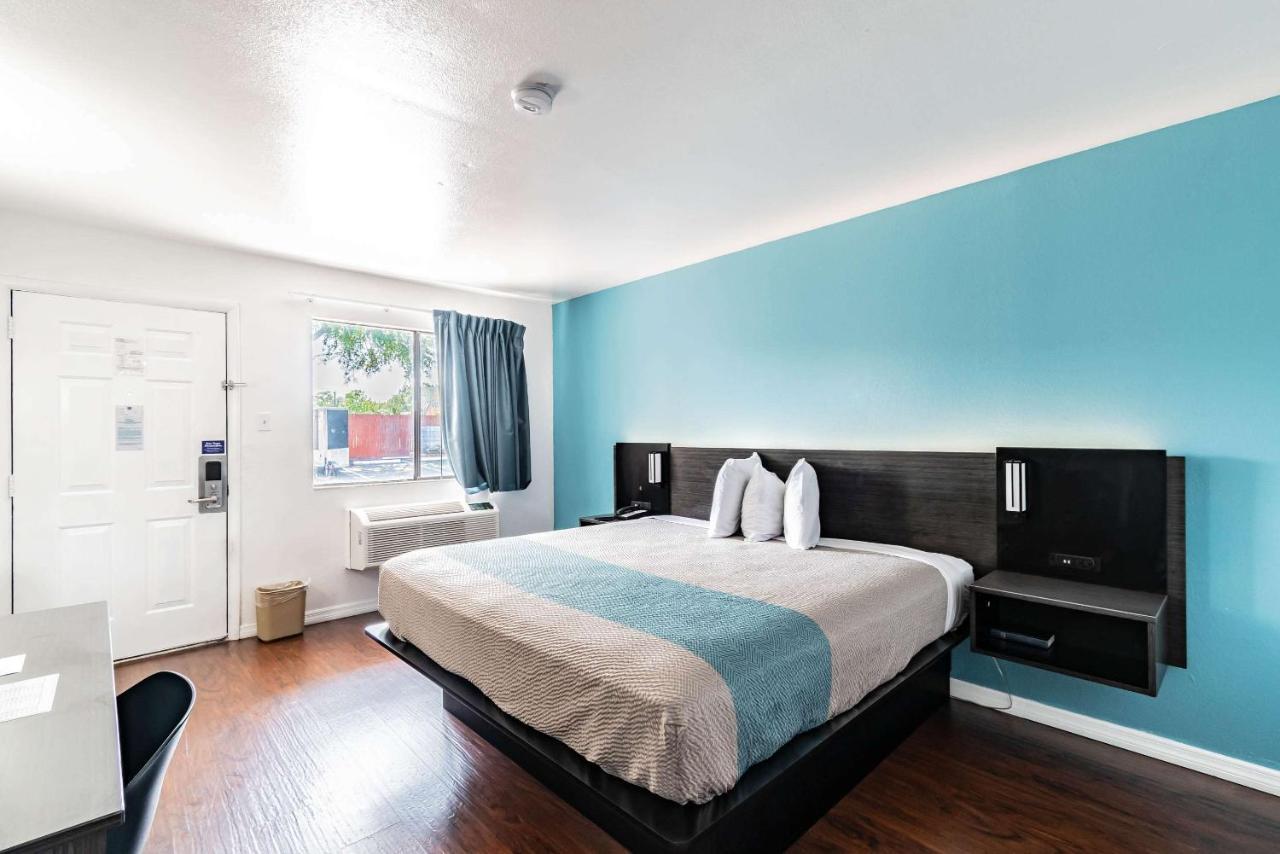Motel 6 Tampa Near Fairgrounds - Casino Luaran gambar