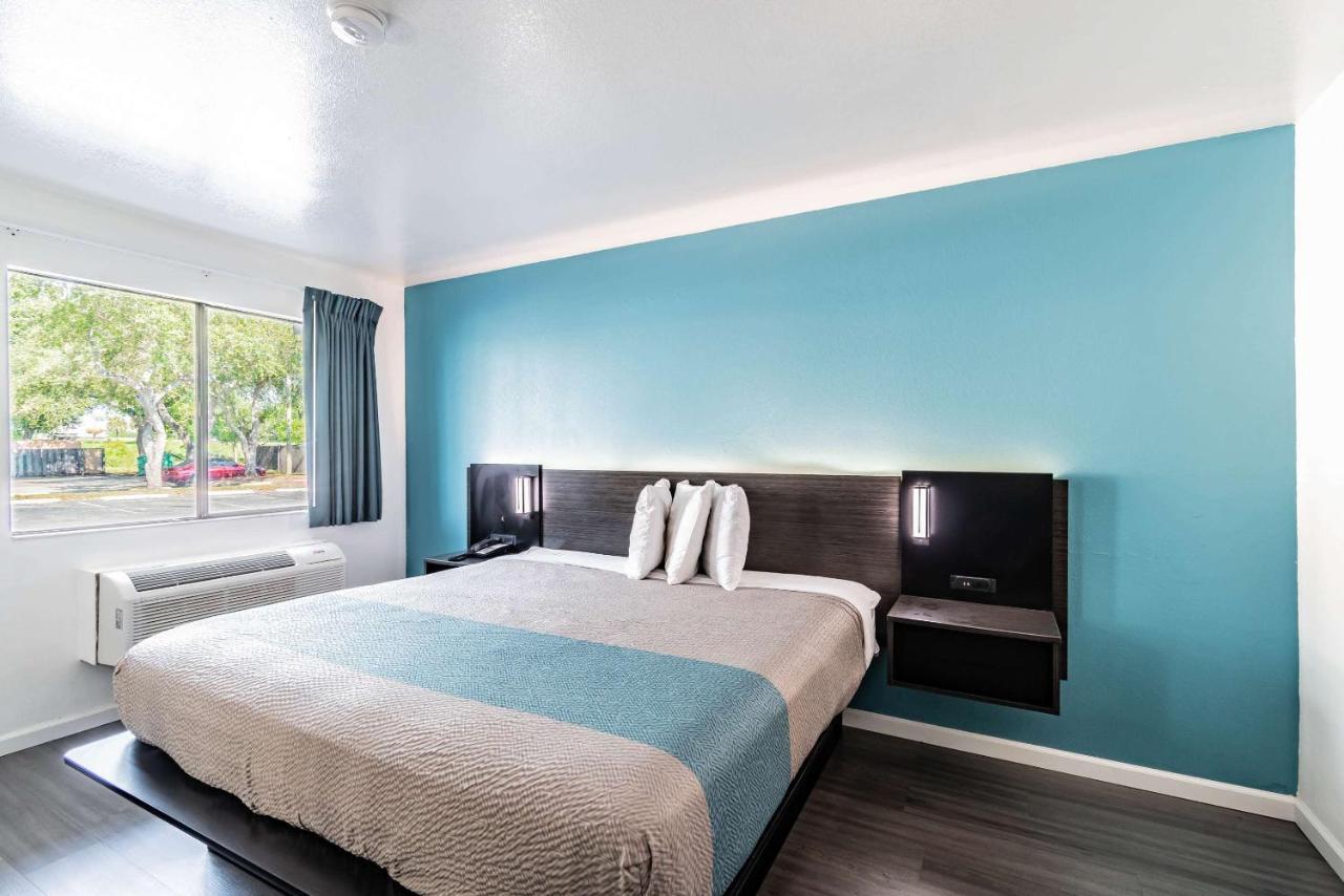 Motel 6 Tampa Near Fairgrounds - Casino Luaran gambar