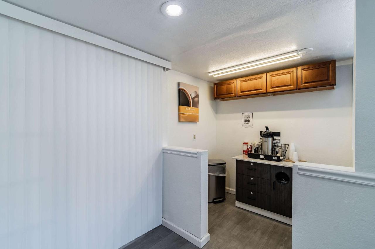 Motel 6 Tampa Near Fairgrounds - Casino Luaran gambar